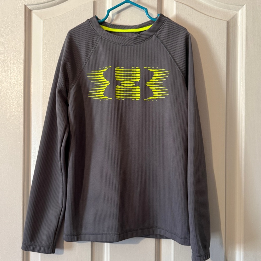 Boys Under Armor Youth Small All Season Gear Long Sleeve Shirt Loose Fit Gray